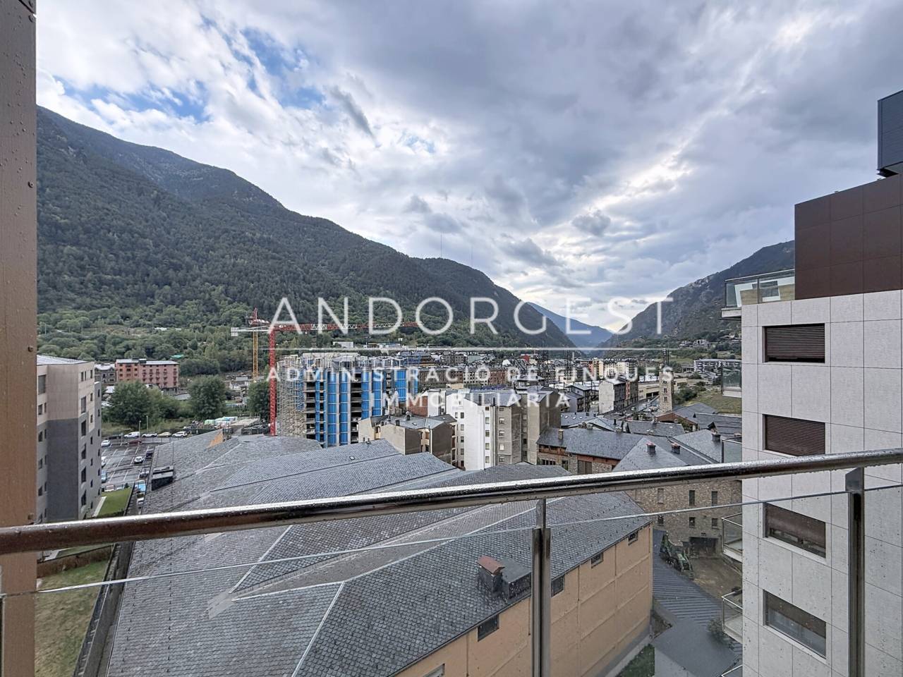 Piso de 3 habitaciones en alquiler en Encamp · 2 de 60