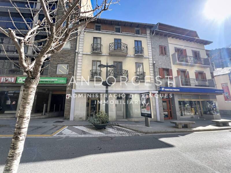 Edifici exclusiu amb hist&ograve;ria al centre de Sant Juli&agrave; de L&ograve;ria